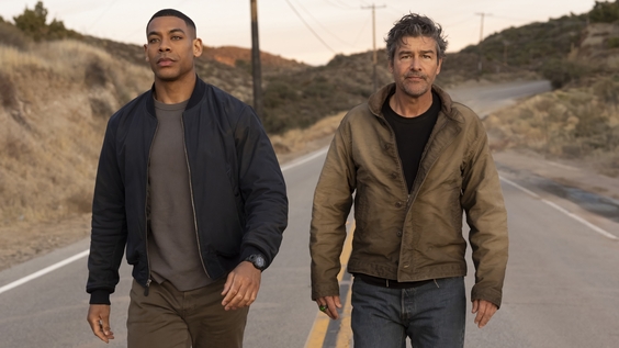 Aaron Pierre as John Stewart and Kyle Chandler as Hal Jordan in HBO's Lanterns