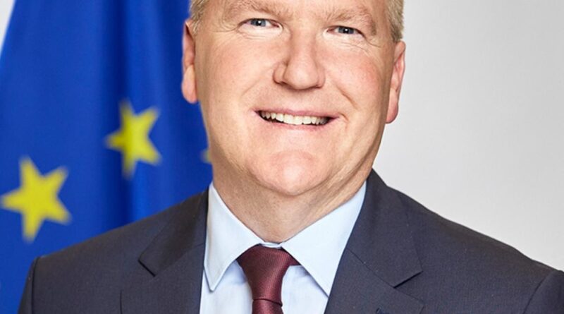 Official portrait of Michael McGrath, the EU's consumer protection commissioner