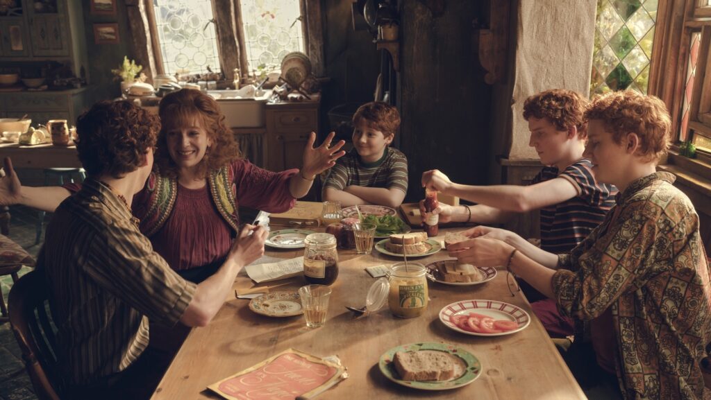 Katherine Parkinson as Molly Weasley with the on-screen Weasley children in HBO's Harry Potter